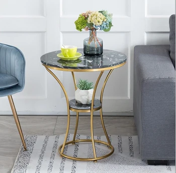 Nordic obývacia izba gauč spálňa stolom, dve stoličky okolo okrúhleho stola luxusné rohu tabuľky jednoduché mramoru malý konferenčný stolík