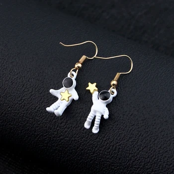 Nové Ženské Náušnice Asymetrický Roztomilý Priestor Astronaut Zliatiny Náušnice pre Ženy Ear Piercing Šperkov